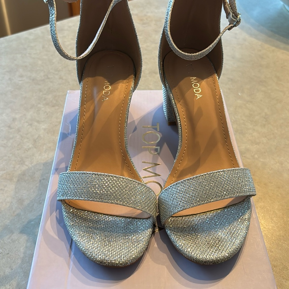 Top Moda silver glittery sandal size 7